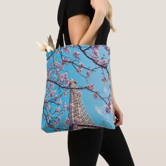 Paris Eiffel Tower Blooms im Springtime Tote Bag