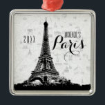 Paris Eiffel Tower Ihren Namen hinzufügen Silbernes Ornament<br><div class="desc">Dieses Ornament enthält eine Grafik des Eiffelturms sowie Text,  mit dem Sie Ihren Namen und das Jahr personalisieren können.</div>