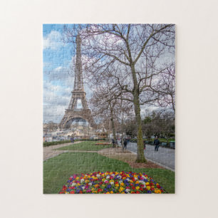 Paris-Eiffelturm im Frühjahrsrätsel Puzzle