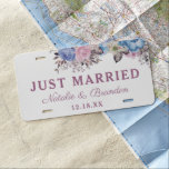 Pariser Charme Blau & Rosa Hochzeit nur verheirate US Nummernschild<br><div class="desc">Pariser Charme Blau & Rosa Blumenchic und Shabby Design mit gemalten Rose, Blätter und Blume. Ein charmantes und spielerisches Aussehen mit rosa, rosa, dunkelblau, mauve, dunkelviolett-farbenen Farben. Mit handgemalten Aquarellfarben-Blumenelementen, Vintagen klassischen Script-Schriftart - Wedding Just Married Newlyweds License Plate Cover! ~ Karo mein Shop zu sehen, die gesamte Hochzeitssuite für...</div>