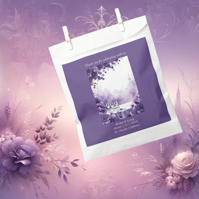 Parisian Romance Lila Floral Eiffel Tower Wedding Geschenktütchen (Von Creator hochgeladen)