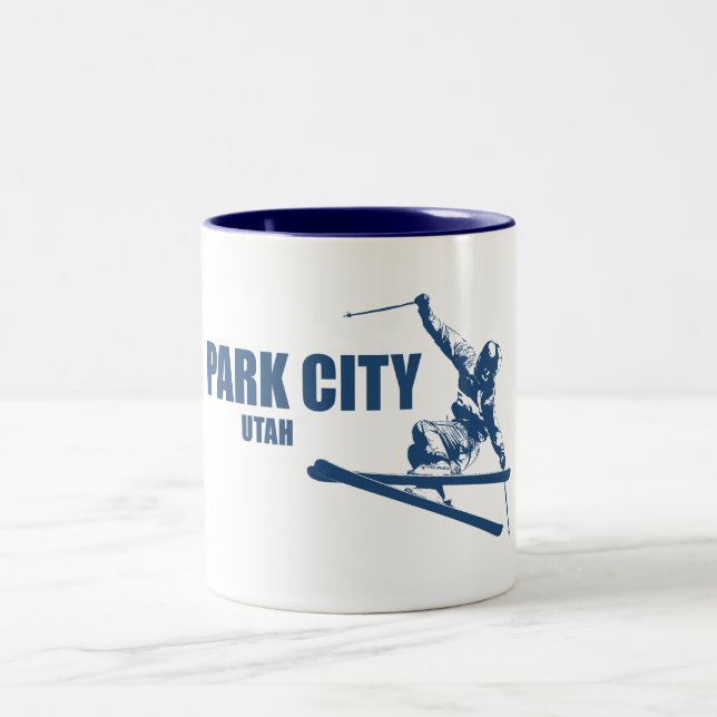 Park City Utah Skier Zweifarbige Tasse (Mittel)