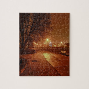 Park in einer nebligen Nacht, dekoriert für Weihna Puzzle