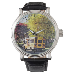 ParkSchulbus im Herbst Armbanduhr