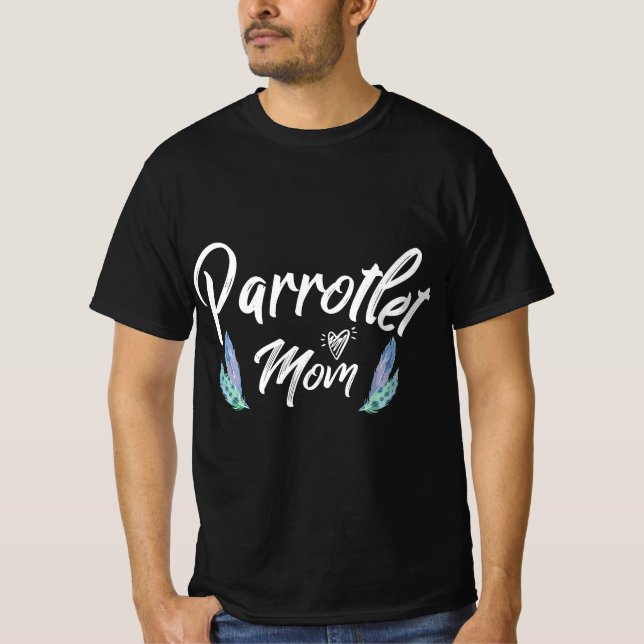 Parrotlet Mom With Parrot Feathers  T-Shirt (Vorderseite)