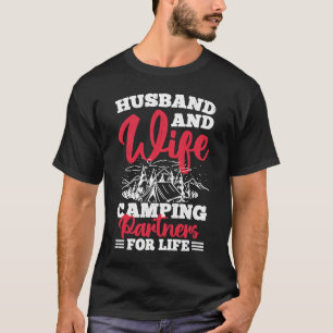 Partner für das Camping von Ehegatten und Ehefraue T-Shirt