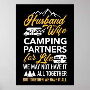Partner im Bereich des Campings von Ehegatten und  Poster