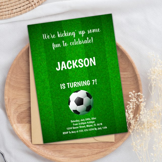 Party-Design für Feldlinien Einladung (Green With Line Soccer Birthday Invitations)