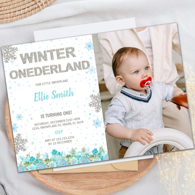 Party Einladungen für das individuelle Winterwunde (Green Floral Winter ONEderland Invitations photo)