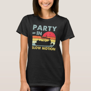 Party in langsamer Bewegung Pontoon Boat Retro Vin T-Shirt