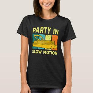 Party in langsamer Bewegung Pontoon Boot Kapitän T-Shirt