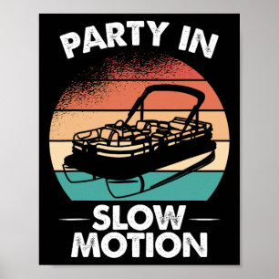 Party in langsamer Bewegung Pontoon Boot Sonnenunt Poster