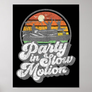 Party in langsamer Bewegung Retro Funny Pontoon Bo Poster