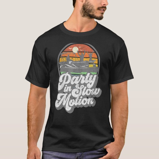 Party in langsamer Bewegung Retro Funny Pontoon Bo T-Shirt (Vorderseite)