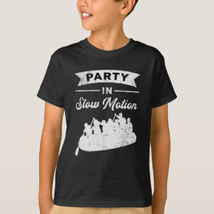Party in langsamer Motion Kanuboot Witzig T-Shirt