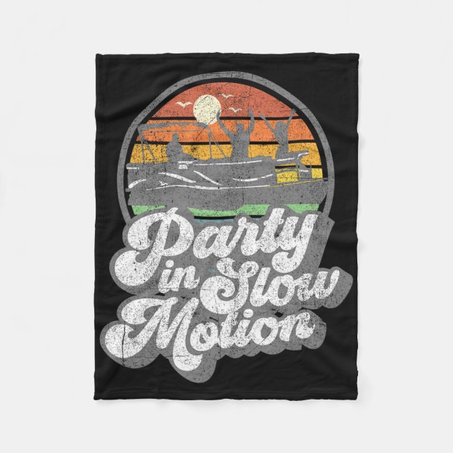 Party in Slow Motion Retro Lustiger Pontoonboot Bo Fleecedecke (Vorderseite)