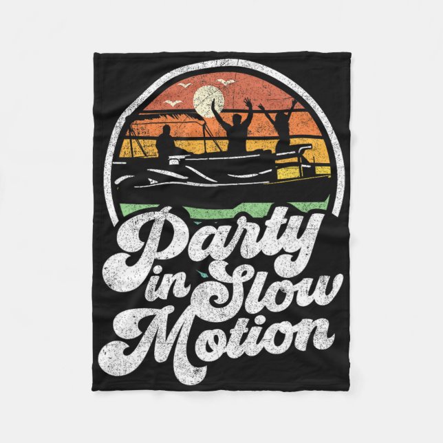 Party in Slow Motion Retro Lustiger Pontoonboot Bo Fleecedecke (Vorderseite)