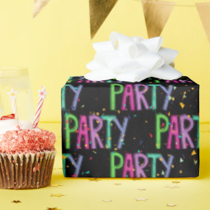Party Text und Confetti auf schwarz Geschenkpapier