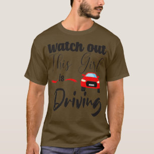Pass auf, dass dieses Mädchen lustige Fahren begin T-Shirt