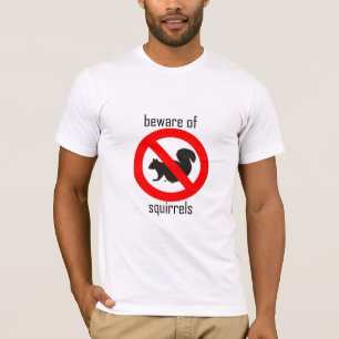 passen Sie von den Eichhörnchen auf T-Shirt