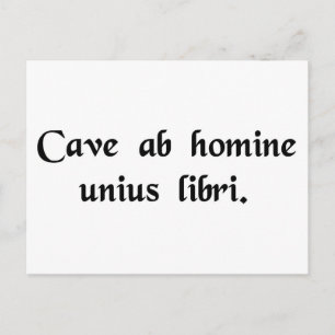 Passen Sie von jedermann auf, das gerade ein Buch Postkarte