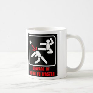 Passen Sie von Kung Fu Meister auf Kaffeetasse