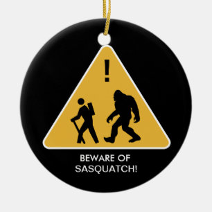 Passen Sie von Sasquatch auf! Keramikornament