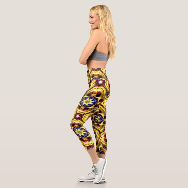 Passiflora Caerulea Pattern Capri Leggings (Links)