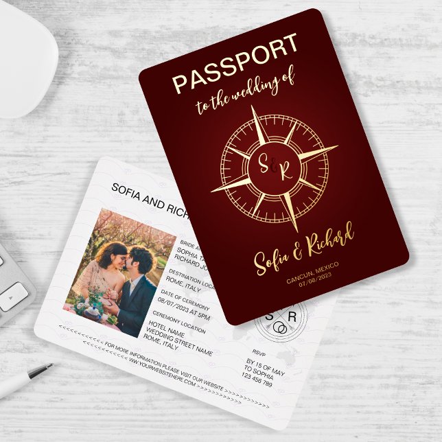 Passport Wedding Destination Gold Compass Monogram Folieneinladung (Von Creator hochgeladen)