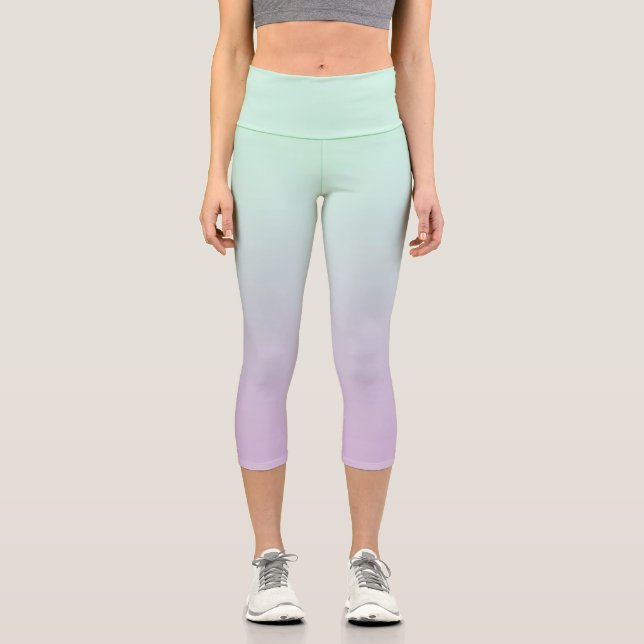Pastel ästhetische Minze und Lilac Gradient Ombre Capri Leggings (Vorderseite)