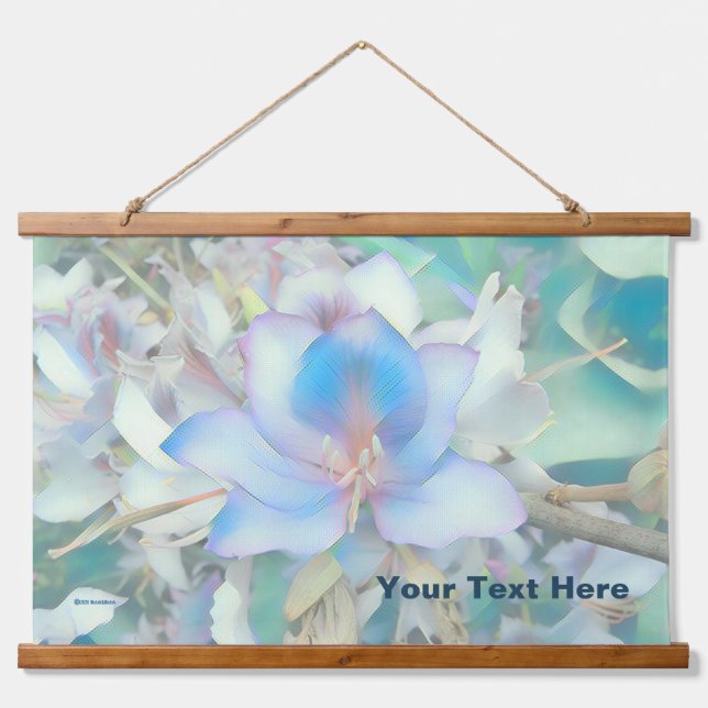 Pastel Blue Blossom Wandteppich Mit Holzrahmen (Vorne)