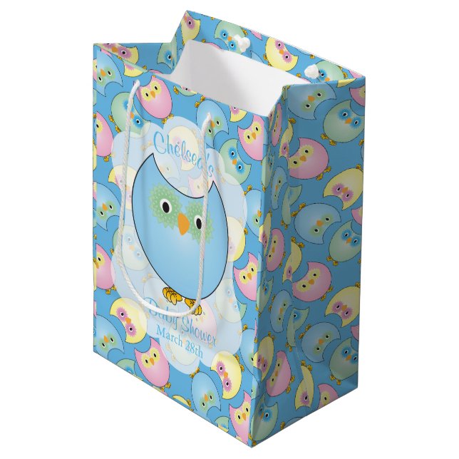 Pastel Blue Owl Baby Showthema Mittlere Geschenktüte (Vorderseite Schrägansicht)