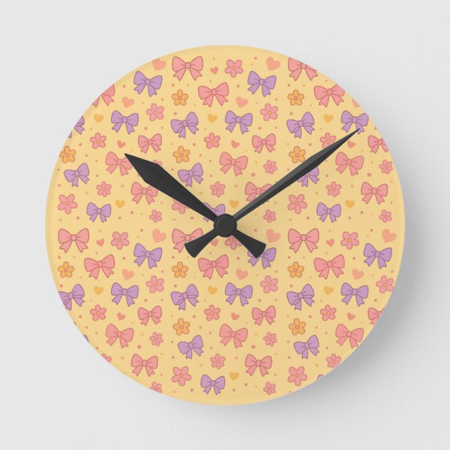 Pastel Bows & Flowers Pattern – Cute Yellow Girly  Runde Wanduhr (Vorderseite)