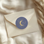 Pastel Celestial Gold Moon Wedding Classic Round Runder Aufkleber<br><div class="desc">Unsere Kollektion "Pastel Celestial Wedding" besticht durch einen goldfarbenen Mondmond mit goldenen Sternen auf verschiedenen pastellfarbenen Hintergründen und eleganten Schriftart. Einfach für Sie anpassen und Sie können unter vielen Artikeln aus dieser Sammlung in unserem Shop wählen.</div>