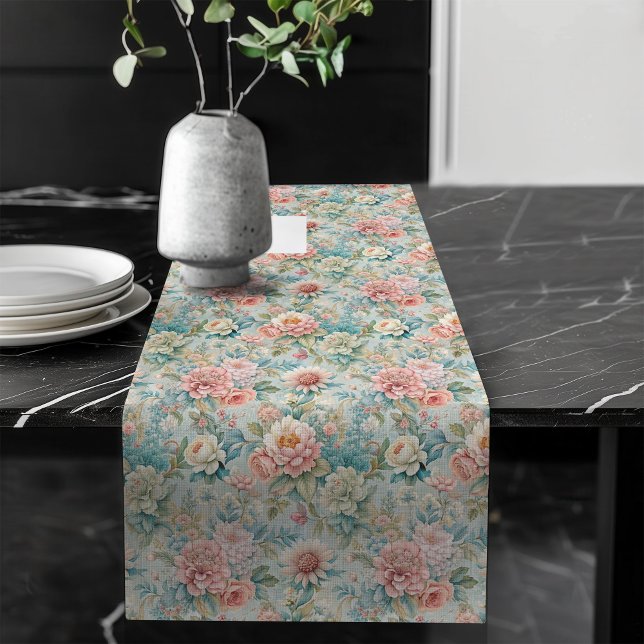 Pastel Floral Table Runner in Rokoko Fashion Großer Tischläufer (Pastel Floral Table Runner in Rococo Fashion)