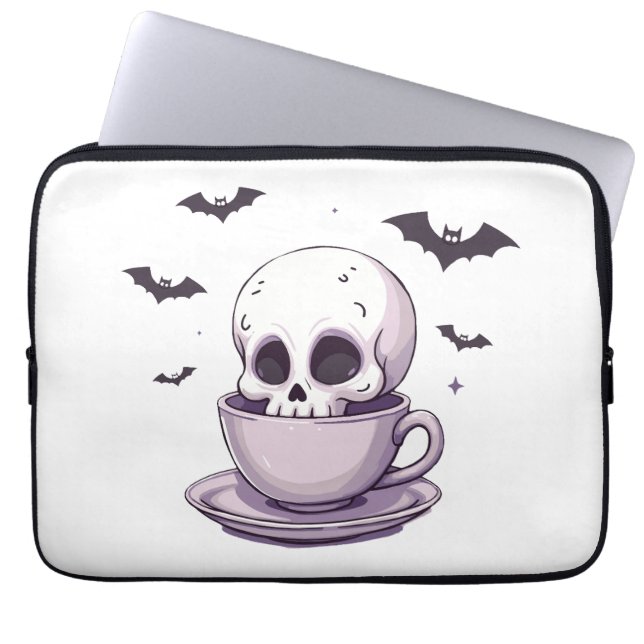 Pastel-Goth-Schädel in Teetasse Laptopschutzhülle (Vorderseite)