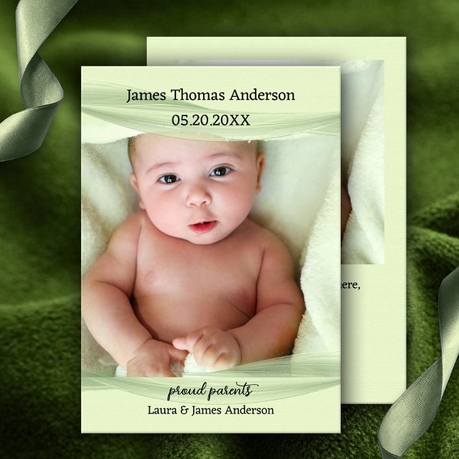 Pastel Green Baby Foto Geburtserklärung Dankeskarte (Baby birth announcement card featuring a photo of your own baby framed by an elegant green design.)