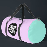 Pastel Niedlich | Personalisiertes Firmenlogo und  Duffle Bag<br><div class="desc">Classic pastellblau und lavender lila | Personalisiertes Firmenlogo und Text Moderne,  gedruckte Duffle-Tasche</div>