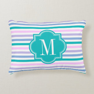 Pastel Ombre Streifen mit Aquamarinem Monogramm Zierkissen