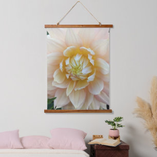 Pastel Pink Dahlia Bloom Floral Wandteppich Mit Holzrahmen