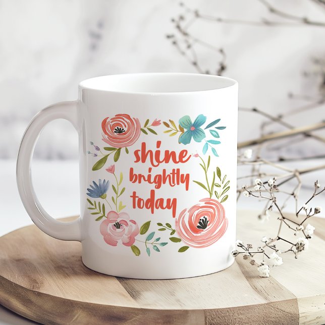 Pastel Pink Floral "Shine Britly Today" Kaffeetasse ("Shine Brightly Today" Pastel Pink Floral Coffee Mug on a boho kitchen table with white dry flowers)