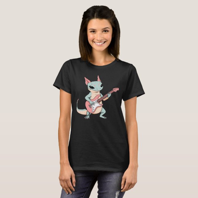 Pastel Punk Rock Axolotl Guitar Player Soft Grunge T-Shirt (Vorne ganz)