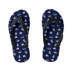 Pastel Sailboat Pattern in Midnight Blue Kinderbadesandalen