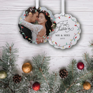 Pastel String Lights 1. Weihnachten als Mr. & Mrs. Ornament Karte