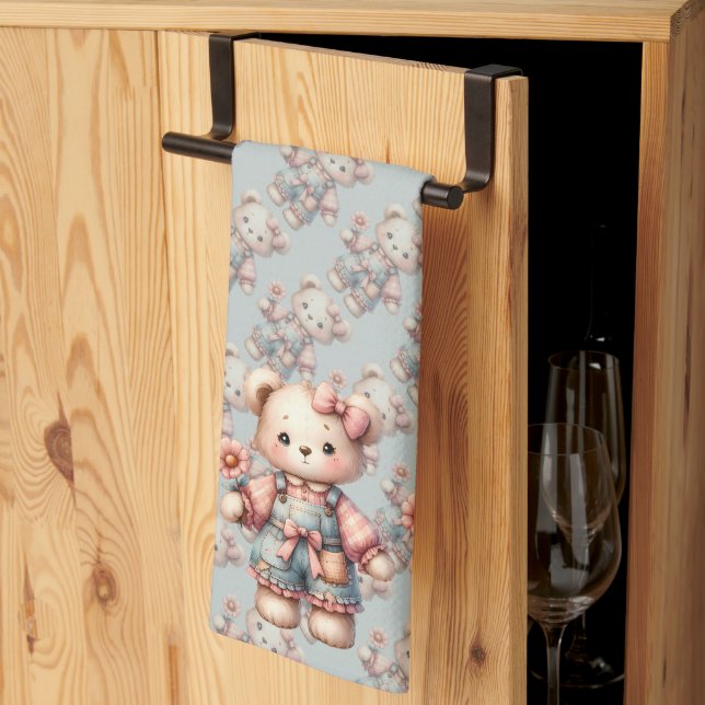 Pastel Teddy Bear Holding Blume Tragen Overalls Geschirrtuch (Drittel gefaltet)