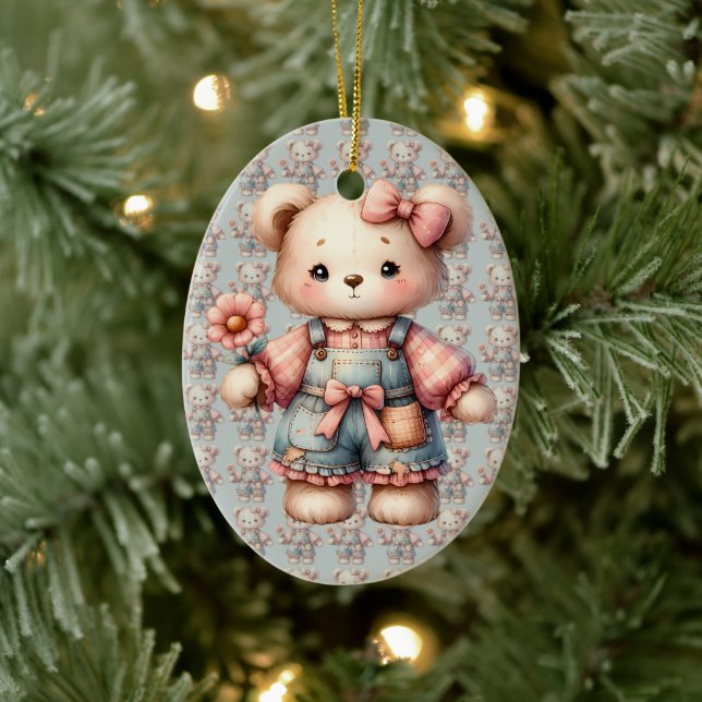 Pastel Teddy Bear Holding Blume Tragen Overalls Keramik Ornament (Baum)