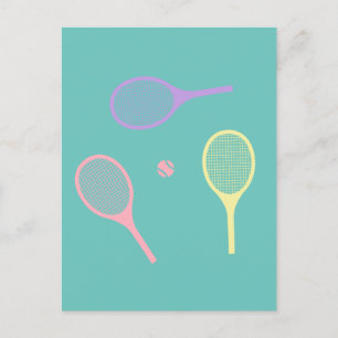 Pastel Tennis Rackets mit Tennisball auf Grün Postkarte