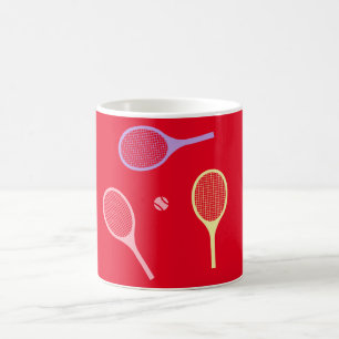 Pastel Tennis Rackets mit Tennisball auf Rot Kaffeetasse
