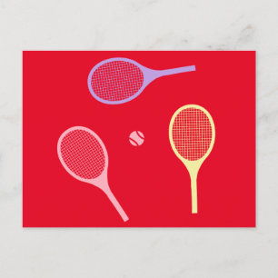 Pastel Tennis Rackets mit Tennisball auf Rot Postkarte