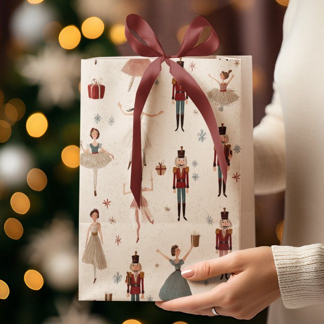 Pastel Whimsical Nutcracker & Princess Gift Bag Mittlere Geschenktüte (Von Creator hochgeladen)